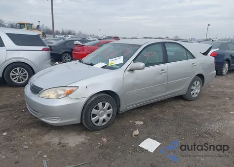 2004 Toyota Camry Le z USA, uszkodzony, nr VIN 4T1BE32K84U817401